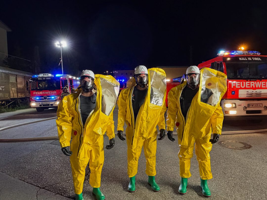 🚒 Gefahrgutübung am Bahnhof Hall

Gemeinsam mit der Feuerwehr Hall und der Feuer…