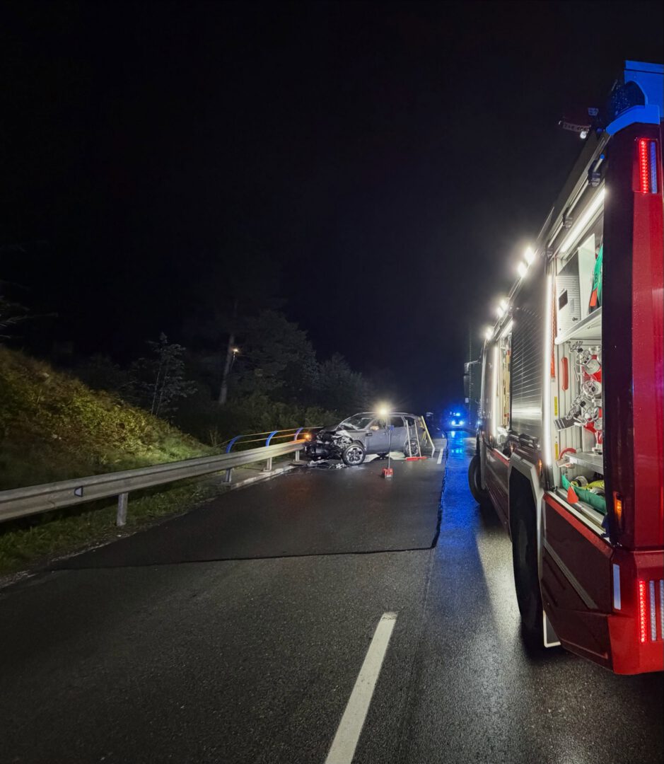 🚒 Einsatz auf der B183 – Stubaitalstraße

Nach einem Verkehrsunfall wurden wir z…